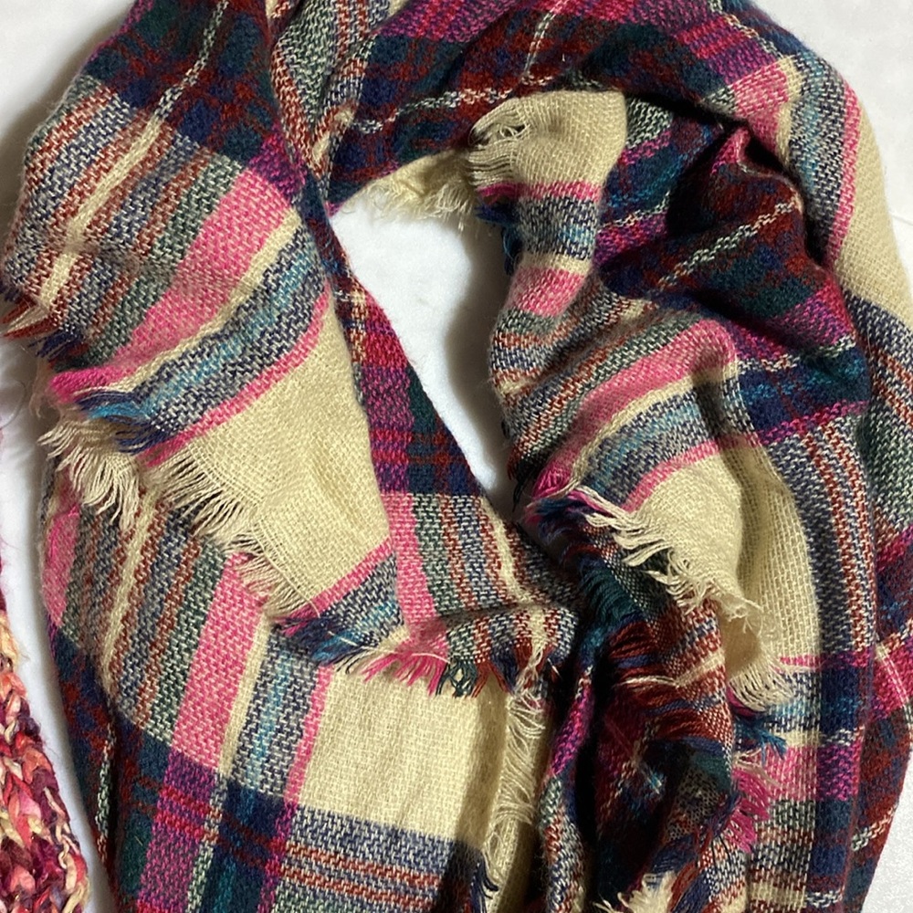 (2) scarf 🧣 bundle - Picture 3 of 3